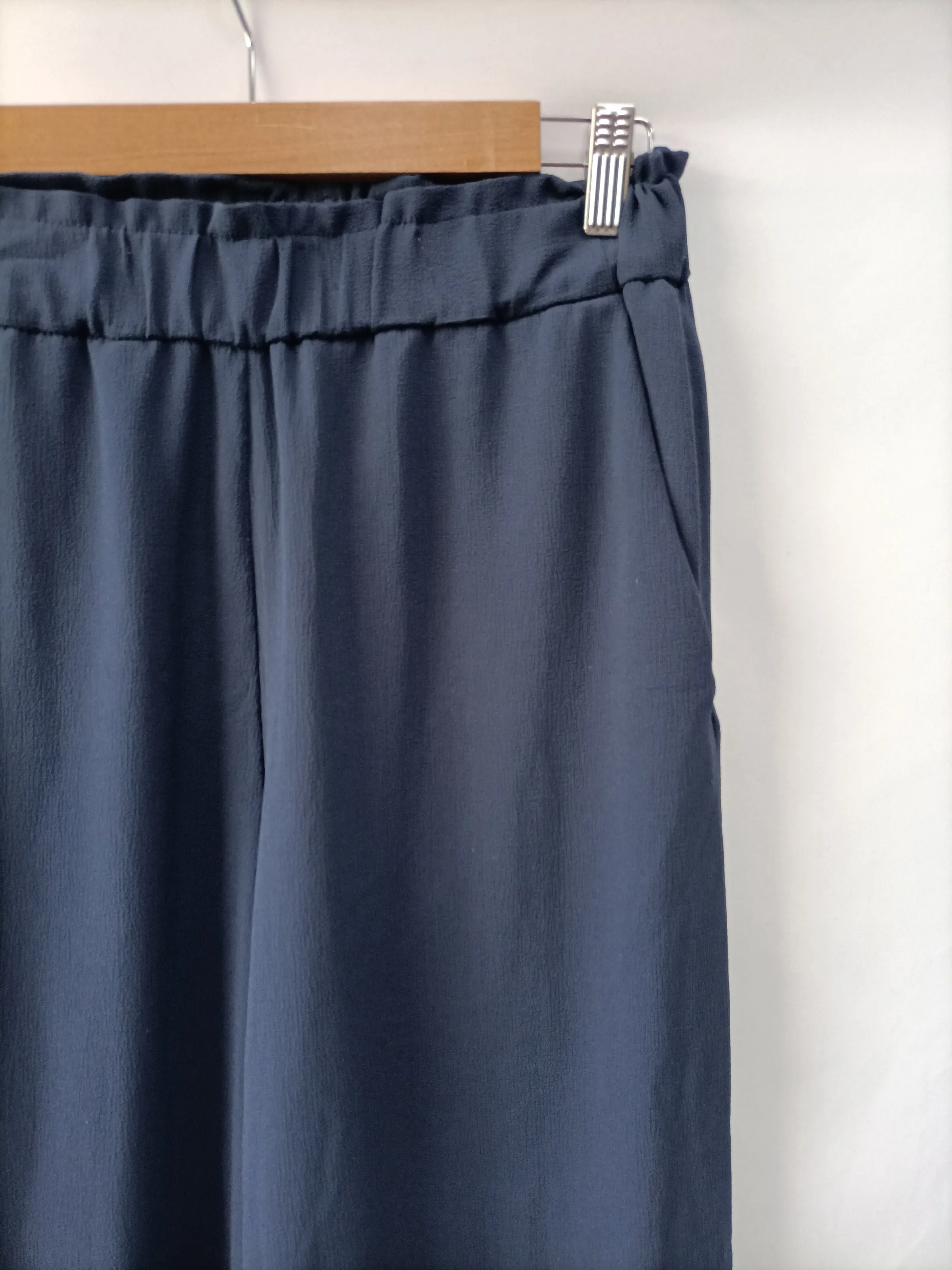 H&M. Pantalón culotte azul T.36
