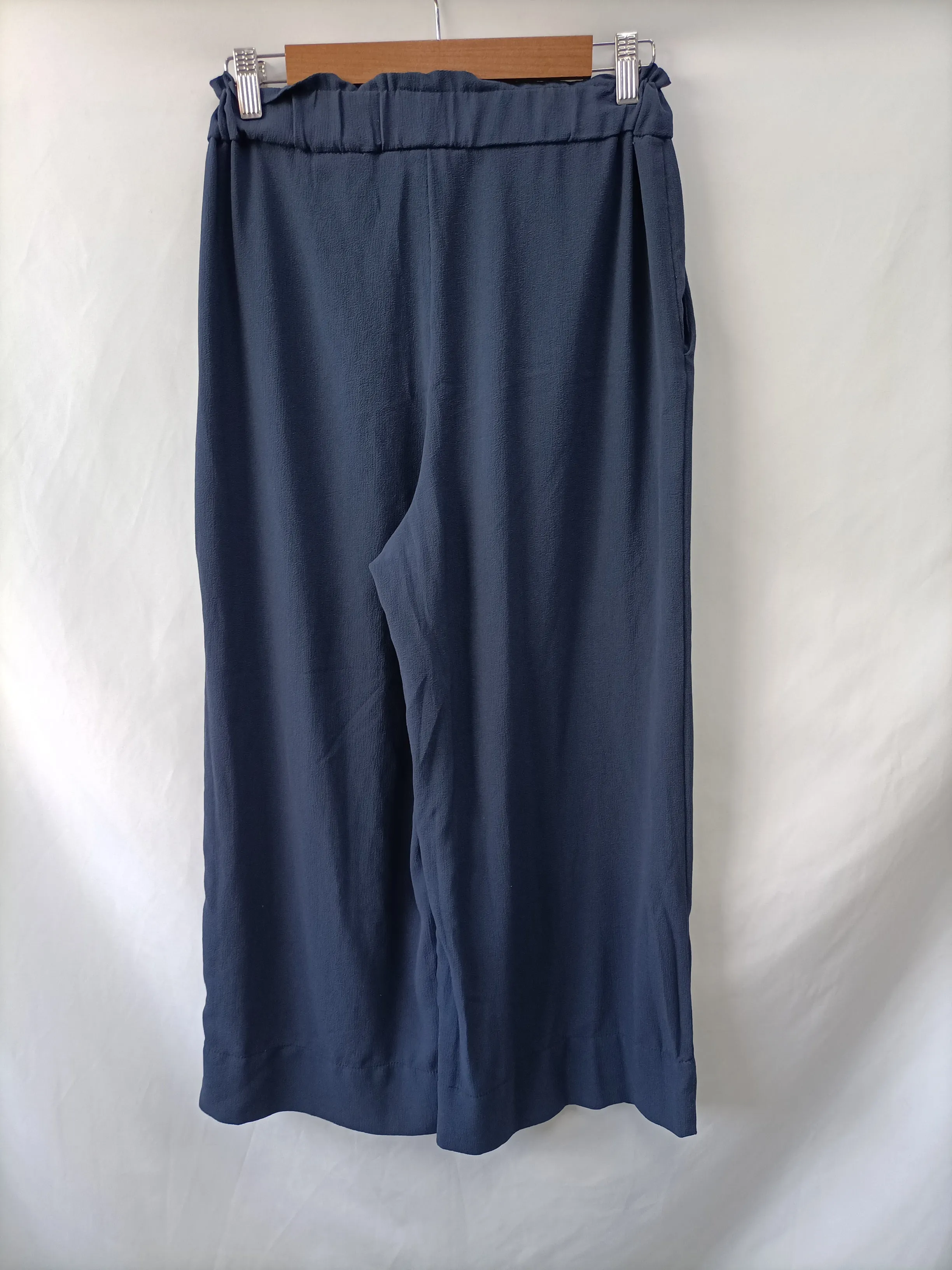 H&M. Pantalón culotte azul T.36